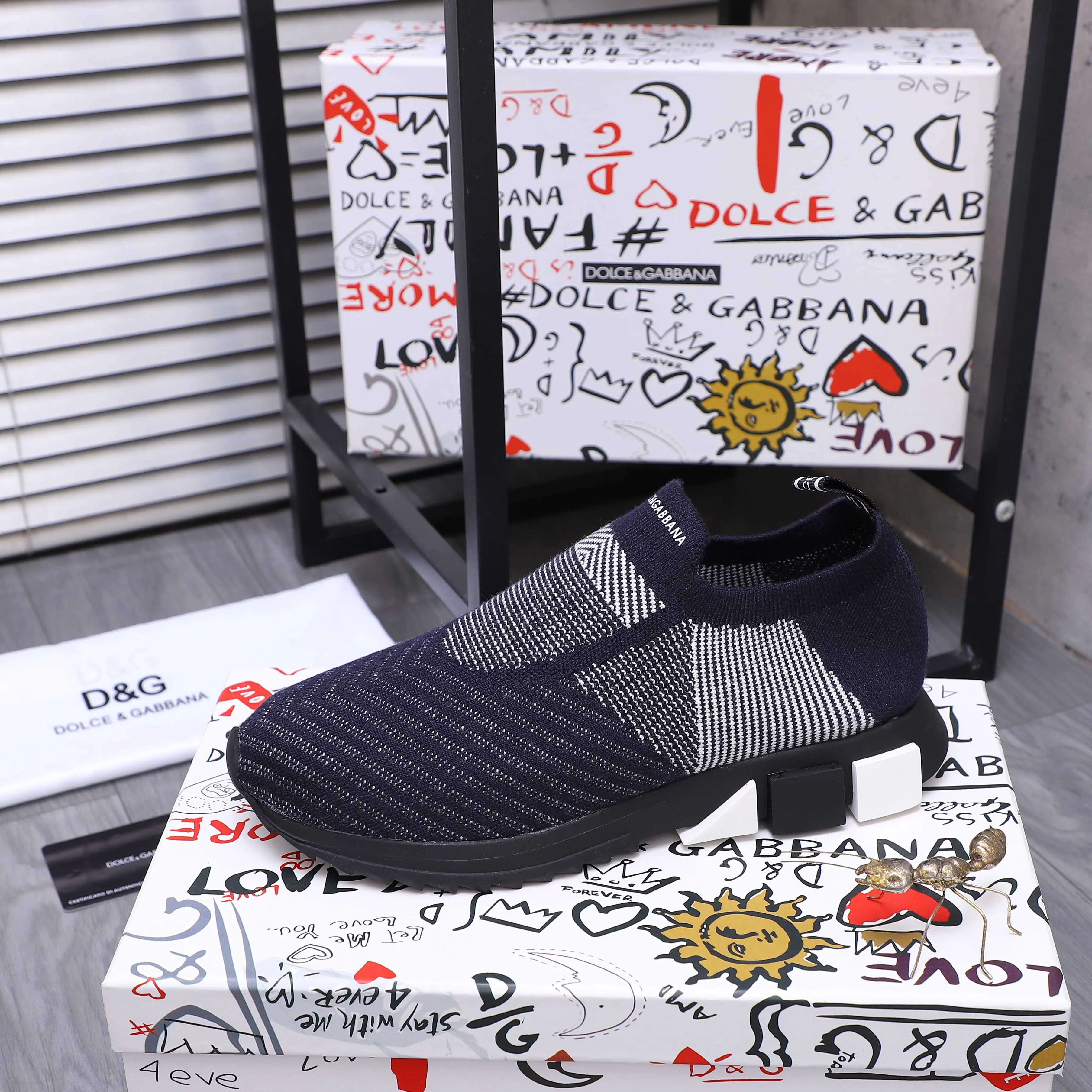 Men's shoes 💰p360 Product trademark: DG (Dolce & Gabbana) casual shoes for couples. Regular size: 36-46 (45.46 is custom-made and non-refundable) Product materials: Selected fly-knit breathable upper, cowhide insole, rubber outsole